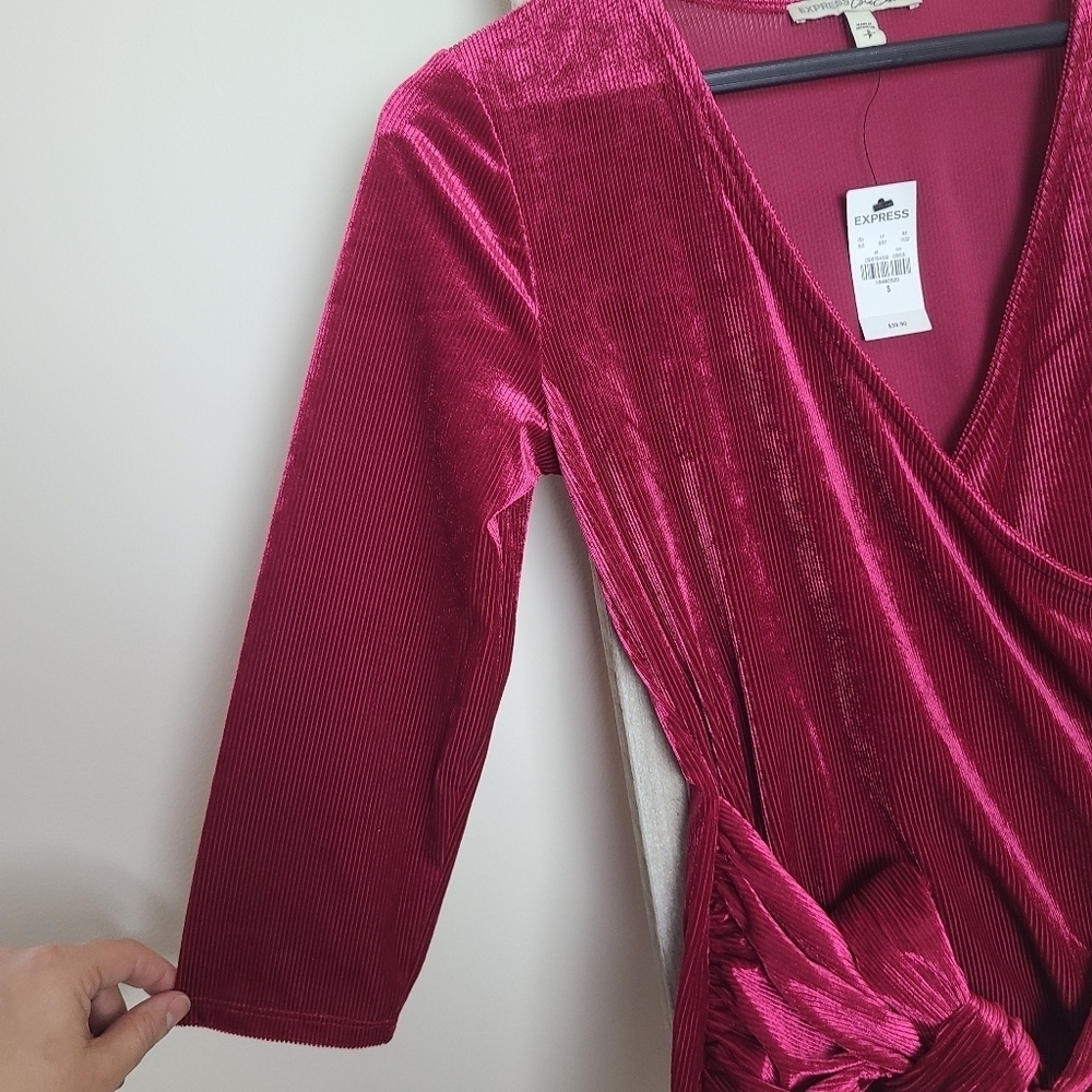 ⭐️40% Off⭐️ Express Red Ribbed Velvet Wrap Front Top - Picture 7 of 9